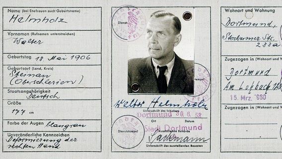 Gefälschter Ausweis des Hamburger Staatspolizisten Albert Schweim. © Staatsarchiv Hamburg 