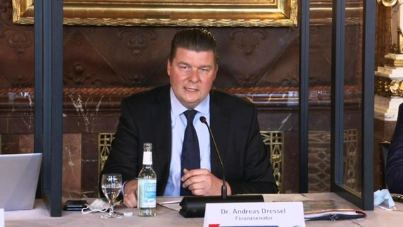 Finanzsenator Andreas Dressel (SPD) auf der Landespressekonferenz am 31.08.2021.  