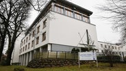 Eine Außenansicht des Seniorenhauses Matthäus in Hamburg-Winterhude. © picture alliance/dpa Foto: Christian Charisius
