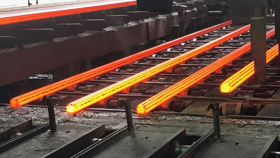 Eine Produktionshalle des Stahlwerks von ArcelorMittal in Hamburg © NDR Foto: Ines Burckhardt