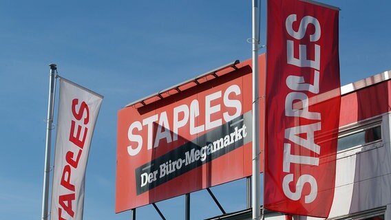 Ein Staples-Büromarkt. © picture alliance / CITYPRESS 24 Foto: Darius Simka/CITYPRESS24 GmbH