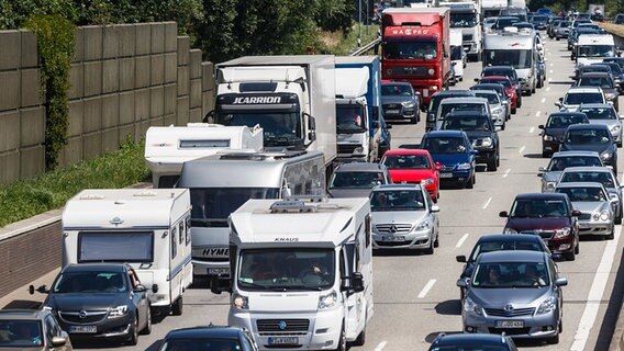 Stau auf einer Hamburger Autobahn. (Archivfoto) © picture alliance/dpa Foto: Markus Scholz