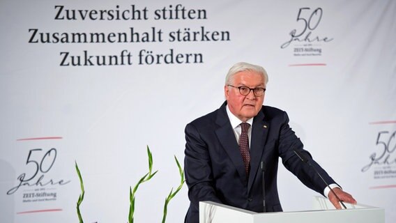 Bundespräsident Frank-Walter Steinmeier spricht beim Festakt zum 50. Jubiläum der Zeit-Stiftung Ebelin und Gerd Bucerius in der Bucerius Law School. © picture alliance / dpa Foto: Daniel Bockwoldt