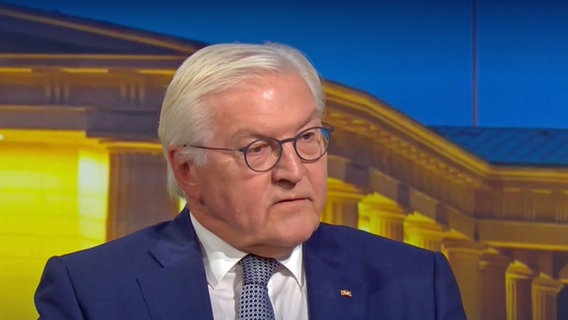 Bundespräsident Frank-Walter Steinmeier während eines Interviews mit den ARD Tagesthemen. © NDR 