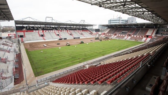 Das Fußball·stadion vom FC St. Pauli. © picture alliance / dpa Foto: Daniel Bockwoldt