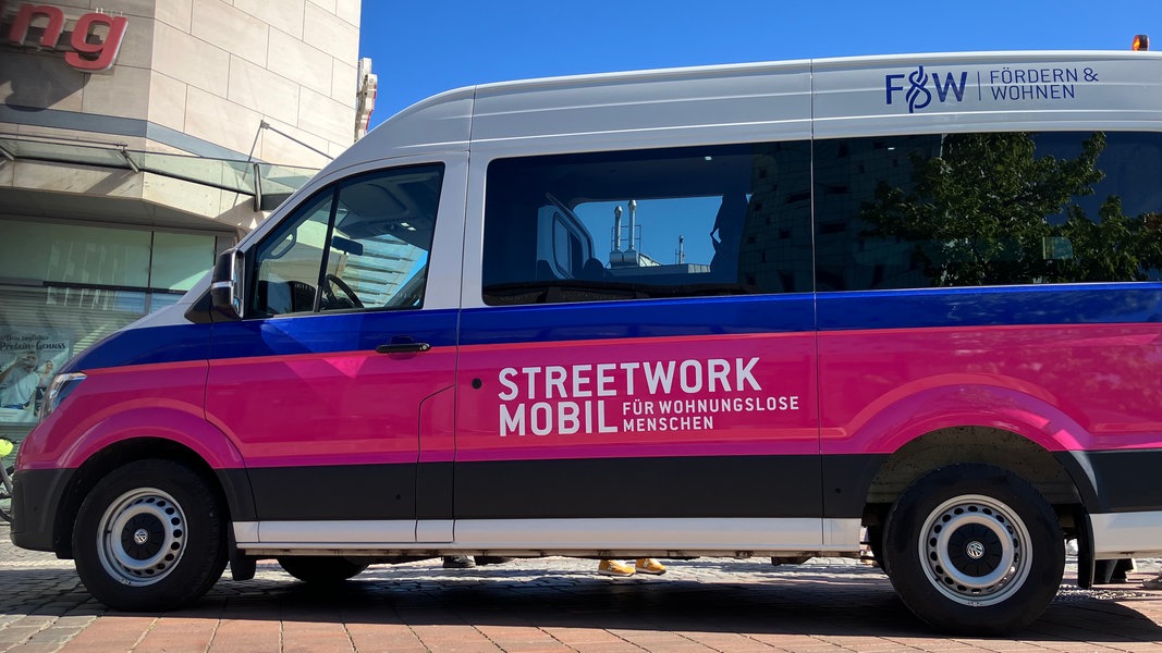 Streetwork-Mobil der Hamburger Sozialbehörde vorgestellt