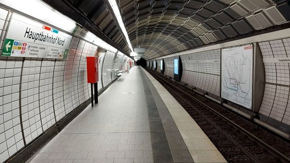 Leeres Bahngleis am Hamburger Hauptbahnhof © NDR Foto: Karsten Sekund