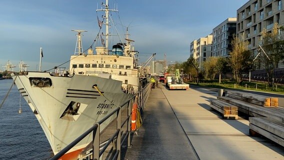 Das Schiff "MS Stubnitz" liegt im Hamburger Hafen. © NDR 