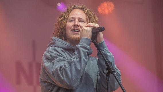 Sänger Michael Schulte auf der NDR Bühne. © NDR Foto: Axel Herzig