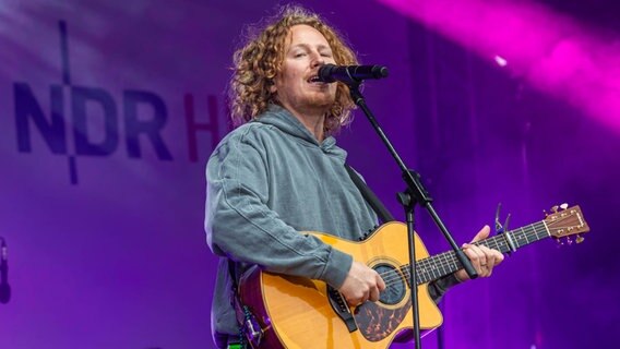 Michael Schulte auf der NDR Bühne. © NDR Foto: Axel Herzig