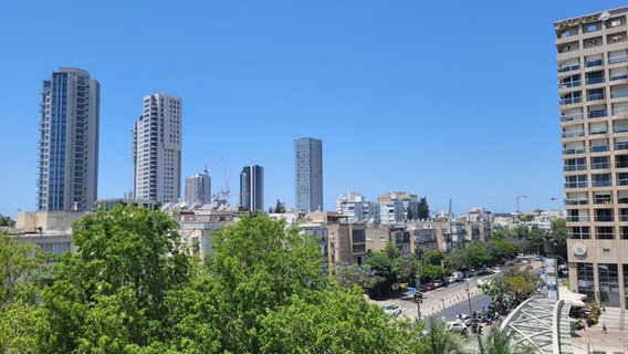 Blauer Himmel über Tel Aviv © NDR Foto: Ines Jacobi