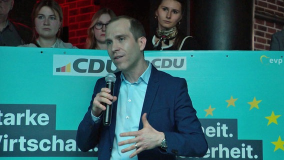 Dennis Thering beim offiziellen Wahlkampfauftakt der Hamburger CDU. © NDR 