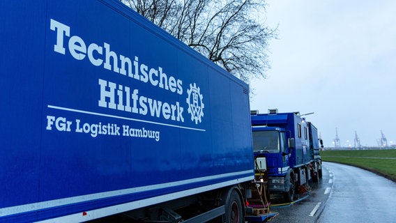 Technisches Hilfswerk im Einsatz bei Hochwasser in Hamburg Finkenwerder. © picture alliance Foto: Martin Schroeder