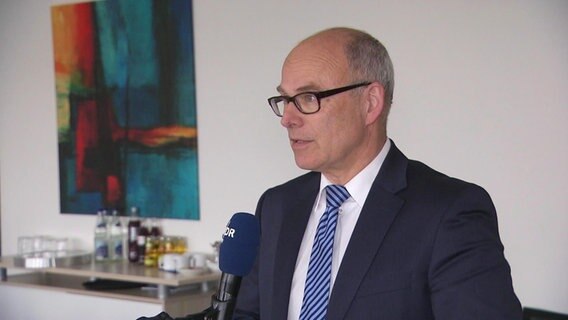 Hamburgs Schulsenator Ties Rabe im Gespräch mit dem Hamburg Journal. © NDR Foto: Screenshot