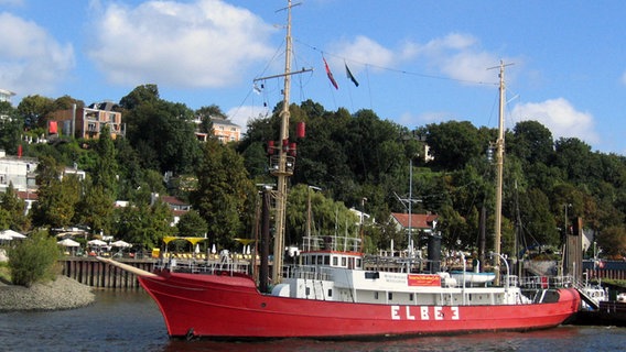 Das Feuerschiff "Elbe 3" liegt an einem Ponton im Museumshafen Oevelgönne in Hamburg. © Museumshafen Oevelgönne 