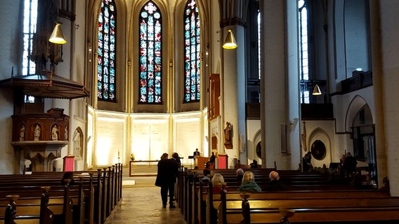 Hamburg'daki St. Petri ana kilisesinde ekümenik anma töreni.  © NDR Fotoğraf: Ekran Görüntüsü