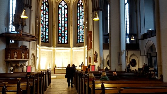 Hamburg'daki St. Petri ana kilisesinde ekümenik anma töreni. © NDR Fotoğraf: Ekran Görüntüsü