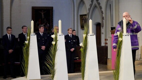 Die ökomenische Gedenkfeier in der Hauptkirche St. Petri in Hamburg. © Marcus Brandt/dpa/Pool/dpa Foto: Marcus Brandt/dpa/Pool/dpa