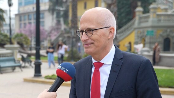 Peter Tschentscher (SPD), Hamburgs Erster Bürgermeister, gibt ein Interview. © NDR 