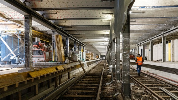 Blick in die Baustelle der U-Bahn Station Mönckebergstrasse im November 2021. © dpa Foto: Markus Scholz