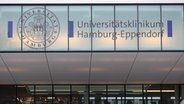Eingangsbereich des Universitätsklinikums Hamburg-Eppendorf (UKE)  Foto: Kay Nietfeld
