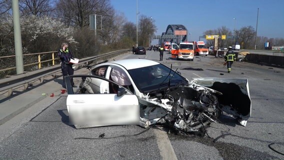 Schwerer Autounfall auf der A255 in Hamburg © TeleNewsNetwork Foto: Screenshot