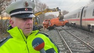 Thomas Conrad, Einsatzleiter Polizei, zum ICE-Unfall in Rönneburg. © NDR 
