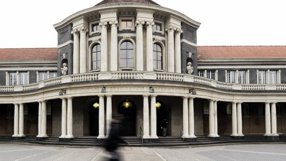Das Hauptgebäude der Universität Hamburg. © dpa Foto: Maurizio Gambarini