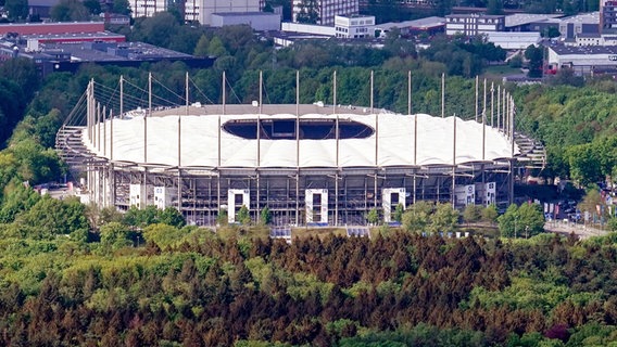 Blick auf das Volksparkstadion aus der Luft. © picture alliance/dpa Foto: Marcus Brandt