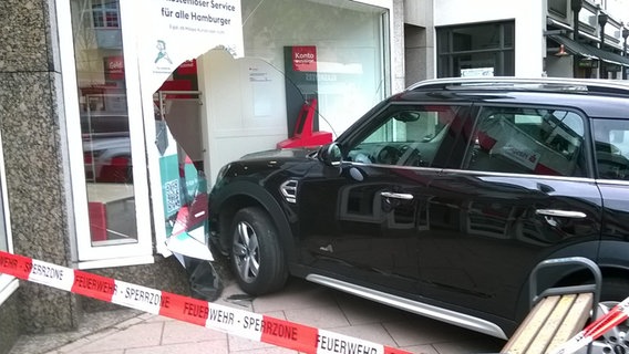 Erneuter Unfall in der Waitzstraße. © NDR Foto: Johannes Schulz