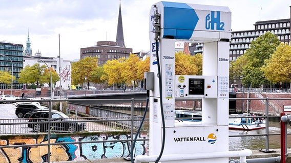 Eine Wasserstoff-Tanksäule in Hamburg © picture alliance / Laci Perenyi Foto: Laci Perenyi