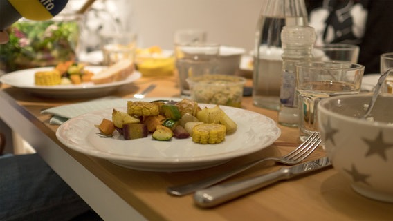 Ein veganes Essen beim Welcome Dinner in Hamburg. © NDR Foto: NDR/ Dennis Schröder