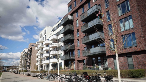 Verschiedene Wohnanlagen stehen im Quartier "Mitte Altona" in Hamburg. © picture alliance / dpa 