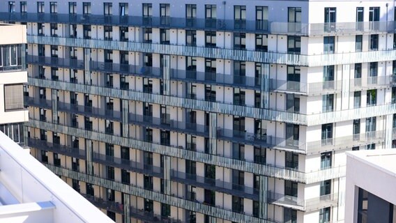 Ein Neubau mit zahlreichen Wohnungen in Hamburg-Hammerbrook. © dpa 