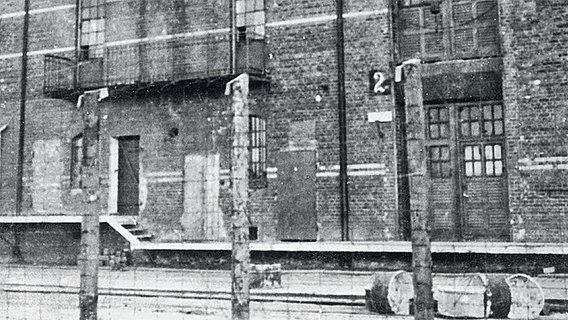 Das Lagerhaus G am Dessauer Ufer um 1945 © KZ-Gedenkstätte Neuengamme 