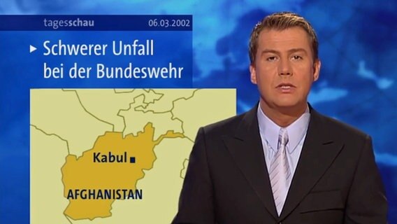 Screenshot Tagesschau vom 6.3.2002 - Sprengstoffunfall in Kabul, zwei deutsche und drei dänische Soldaten sterben. © NDR 