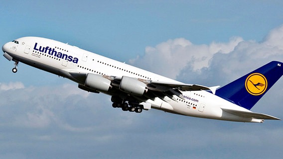 Der erste Airbus A380 für Lufthansa. © dpa Foto: Airbus / Brinkmann
