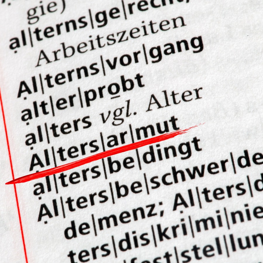 Symbolbild Altersarmut, Auszug aus dem Duden © picture alliance / CHROMORANGE Foto: Udo Herrmann