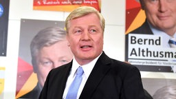 Der Spitzenkandidat der CDU, Bernd Althusmann, spricht am 15.10.2017 in den Fraktionsräumen der CDU im niedersächsischen Landtag in Hannover (Niedersachsen). Der Spitzenkandidat der CDU, Bernd Althusmann, spricht am 15.10.2017 in den Fraktionsräumen der CDU im niedersächsischen Landtag in Hannover (Niedersachsen). © DPA Picture Alliance Foto: Bernd von Jutrczenka