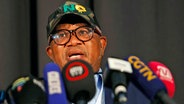 Der Generalsekretär des Afrikanischen Nationalkongresses (ANC), Fikile Mbalula, informiert die Medien über die Ergebnisse der südafrikanischen Wahlen im Results Operation Centre in Johannesburg. © Uncredited/AP/dpa 