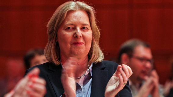 Arbeitsministerin Bärbel Bas bei einer SPD-Veranstaltung © IMAGO / Nico Herbertz 