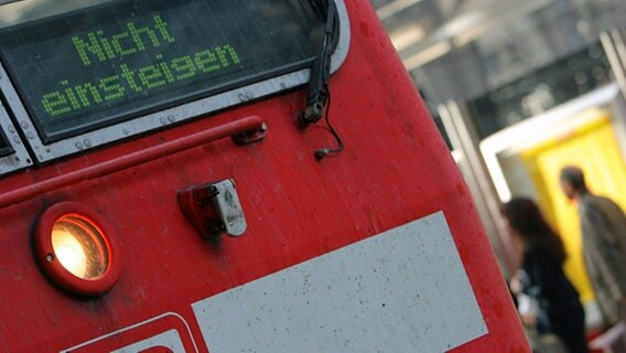 Regionalzug der Deutschen Bahn © dpa Foto: Arne Dedert