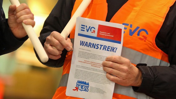 Warnstreik der Eisenbahn- und Verkehrsgewerkschaft (EVG) © dpa-Bildfunk Foto: Roland Weihrauch