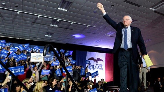 Der Präsidentsschaftskandidat Bernie Sanders bei einer Wahlveranstaltung in Iowa, USA. © dpa Foto: Facundo Arrizabalaga