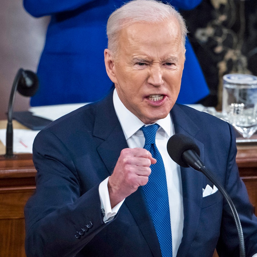 Joe Biden, Präsident der USA, spricht zu Abgeordneten bei seiner Rede zur Lage der Nation vor einer gemeinsamen Sitzung des Kongresses im Kapitol in Washington. © dpa-Bildfunk 