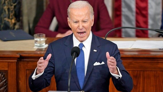 Joe Biden, Präsident der USA, bei einer Rede im US-Kapitol. © dpa bildfunk/AP Foto: Patrick Semansky