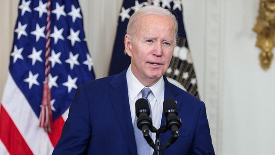Joe Biden, Präsident der USA, spricht im Weißen Hauses in Washington. © picture alliance Foto: Pool/ABACA