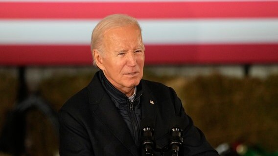 US-Präsident Joe Biden bei einer Rede. © dpa bildfunk/AP Foto: Abbie Parr