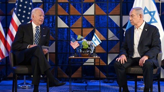 Joe Biden (l), Präsident der USA, und Benjamin Netanjahu, Ministerpräsident von Israel, bei einem Treffen in Tel Aviv. © dpa bildfunk/GPO Foto: Avi Ohayon