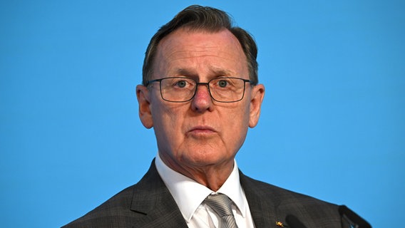 Bodo Ramelow (Die Linke), Ministerpräsident von Thüringen, während einer Pressekonferenz in Erfurt. © picture alliance/dpa | Martin Schutt Foto: Martin Schutt